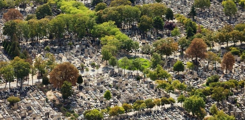 Was Scary Getting Locked In The Pere Lachaise Cemetary! 1 pere lachaise cemetary